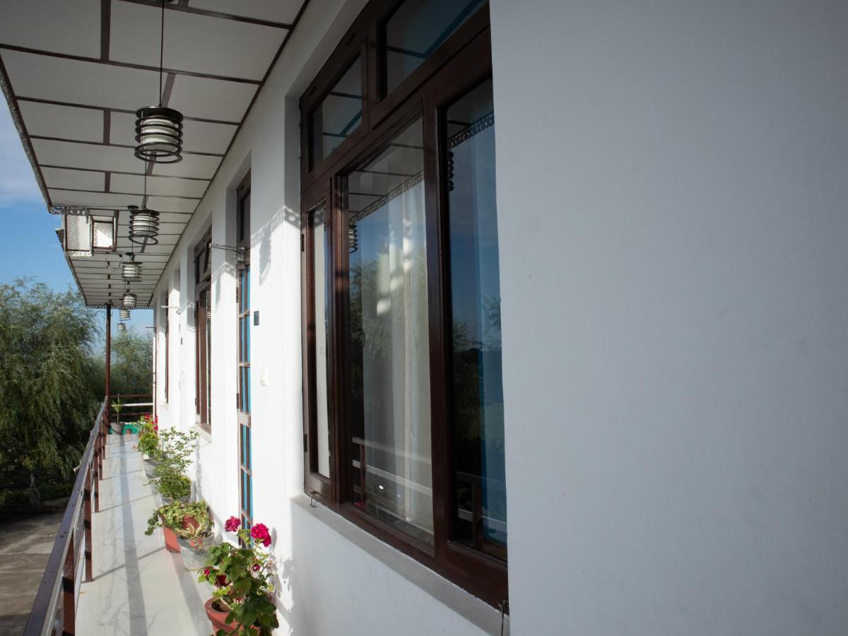 Bir High Hotel Екстериор снимка