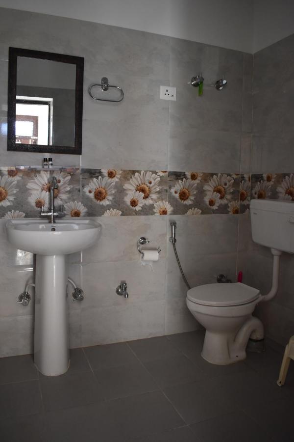 Bir High Hotel Екстериор снимка
